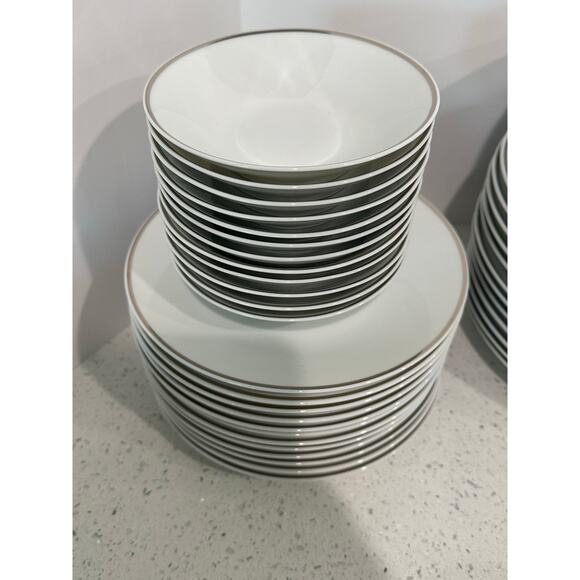 96 Piece ROSENTHAL BONE CHINA Service For 12 - Picture 5 of 10